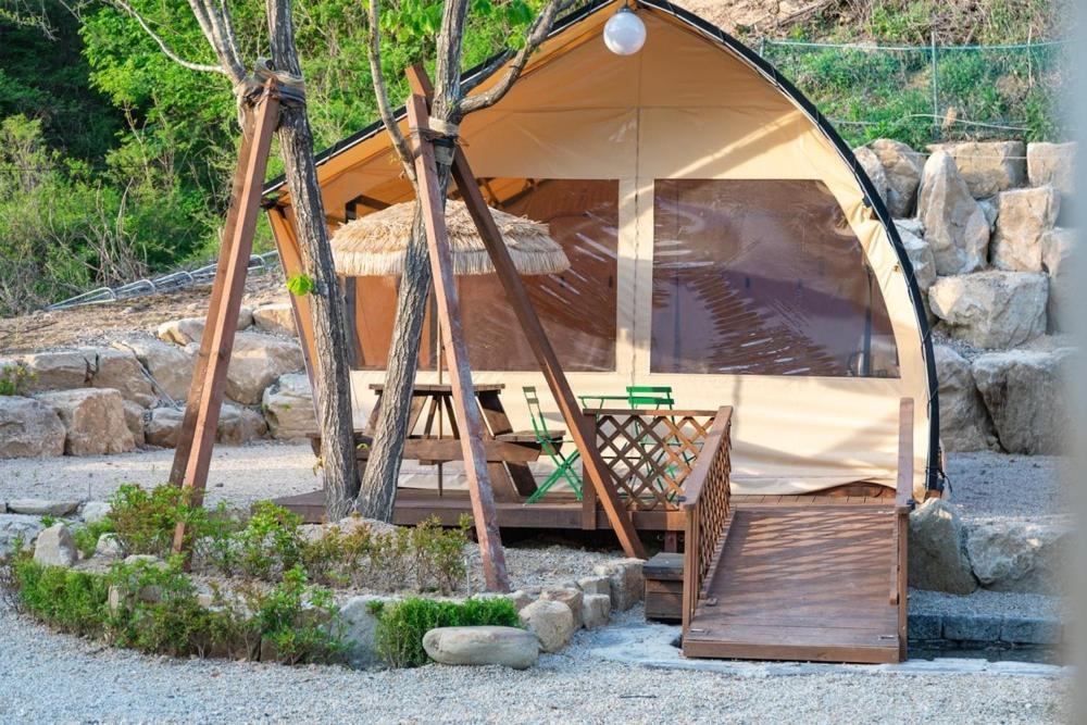 Inje Naerincheon Glamping Hotel Szoba fotó