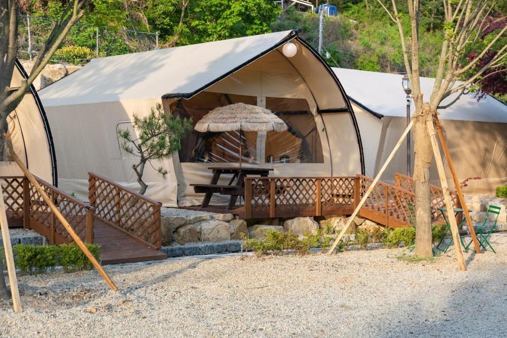 Inje Naerincheon Glamping Hotel Kültér fotó