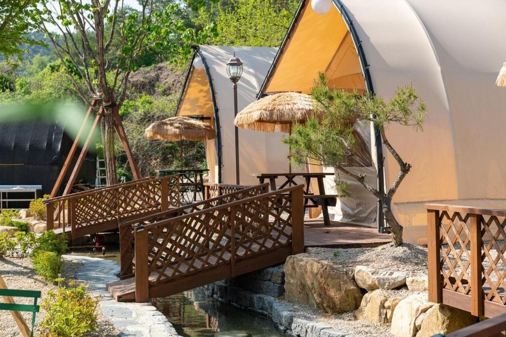 Inje Naerincheon Glamping Hotel Kültér fotó