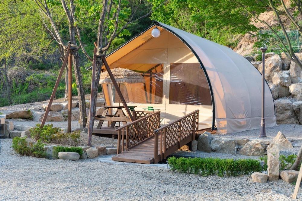 Inje Naerincheon Glamping Hotel Kültér fotó