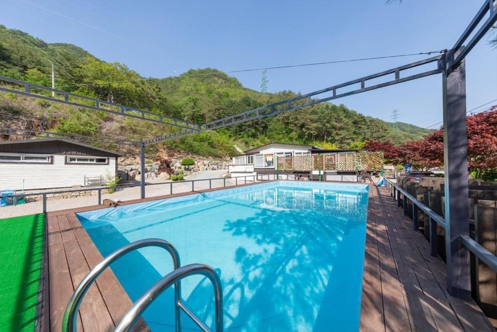 Inje Naerincheon Glamping Hotel Kültér fotó