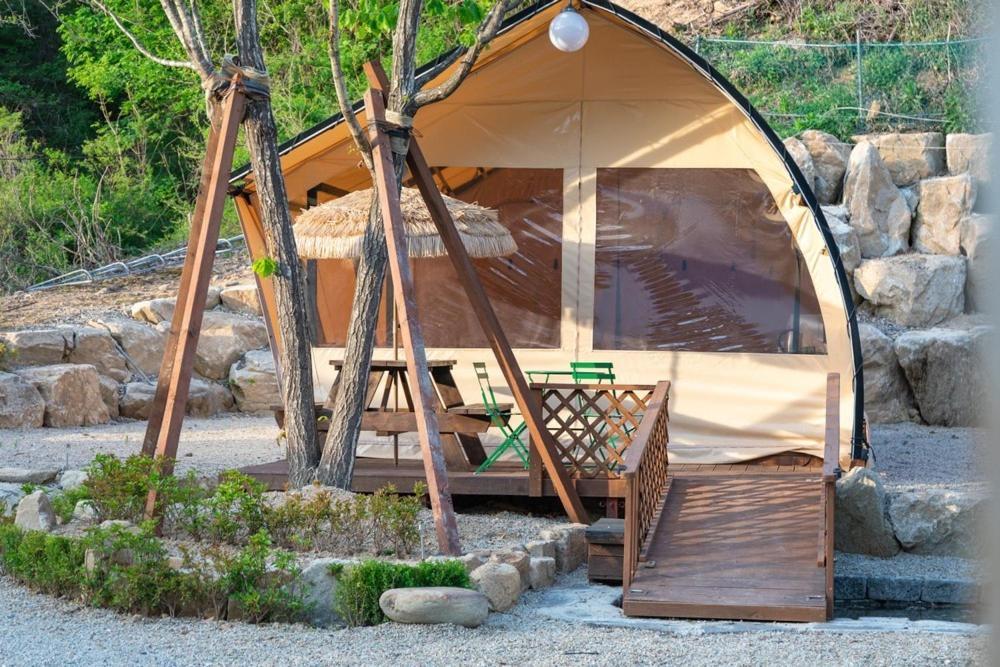 Inje Naerincheon Glamping Hotel Kültér fotó