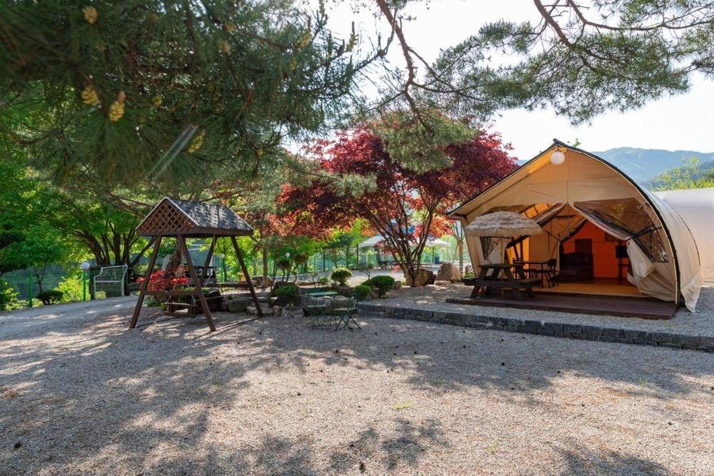 Inje Naerincheon Glamping Hotel Kültér fotó