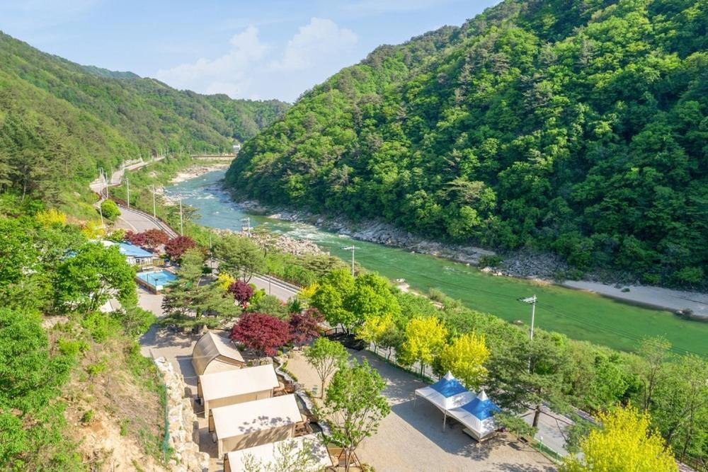 Inje Naerincheon Glamping Hotel Kültér fotó