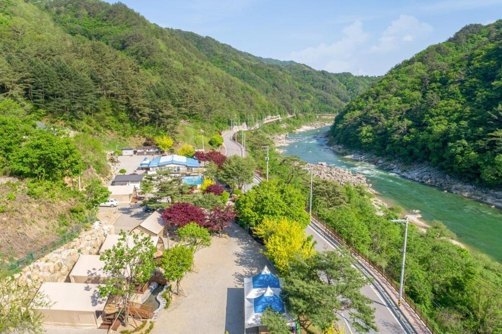 Inje Naerincheon Glamping Hotel Kültér fotó