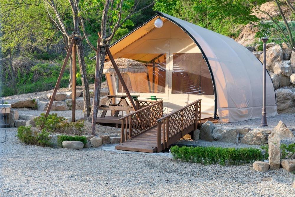 Inje Naerincheon Glamping Hotel Kültér fotó